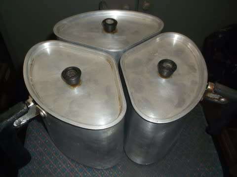 VINTAGE HART ALUMINIUM POT SET ( TRIANGULAR )